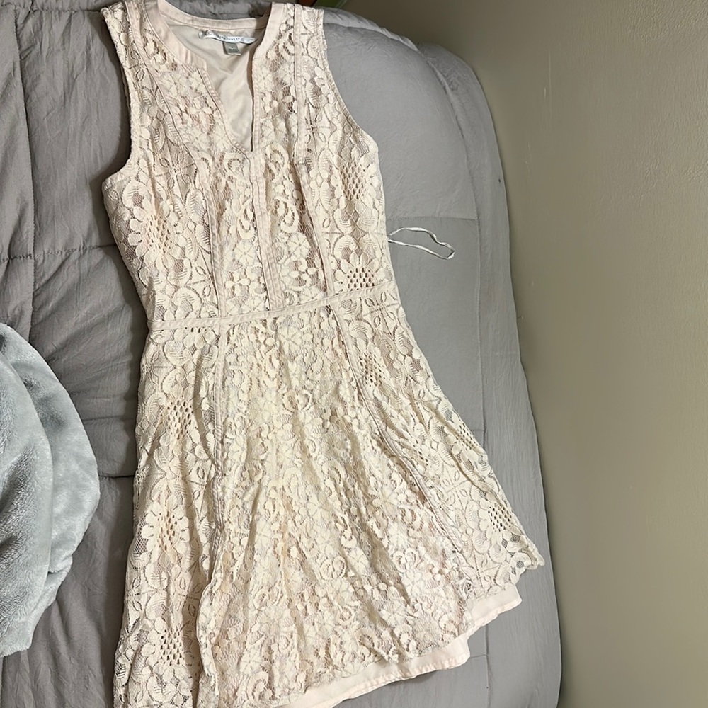 Cream color/lace/short.